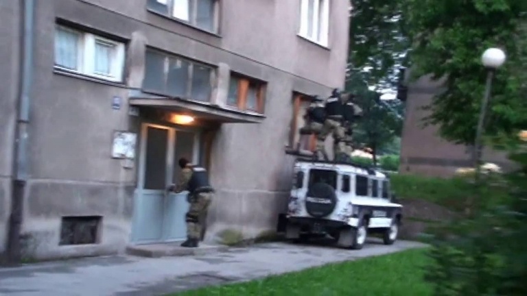 VIDEO: Pogledajte policijsku akciju u kojoj je uhapšeno 30 osoba iz Zenice, Kaknja, Maglaja, Viteza i Travnika