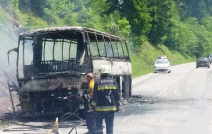 Drama na Vlašiću: Zapalio se autobus pun djece (VIDEO)