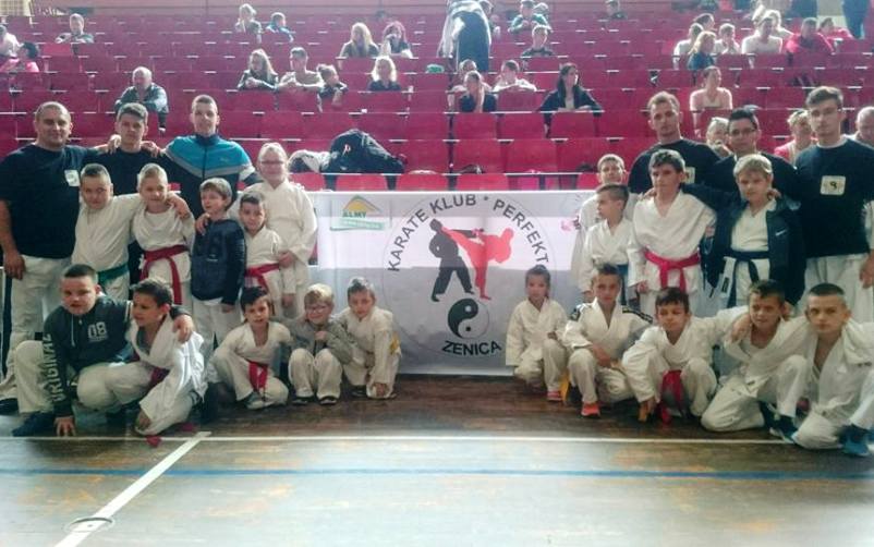 Članovi karate kluba Perfekt iz Zenice osvojili 23 medalje u N.Travniku