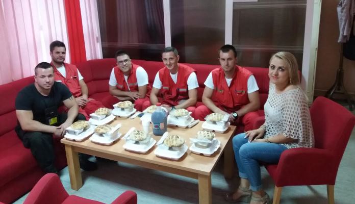 Organizovan iftar za uposlenike Službe Hitne pomoći Zenica (FOTO)