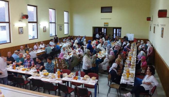 Organizovan iftar za 200 postača u povratničkom naselju Kotorsko kod Doboja