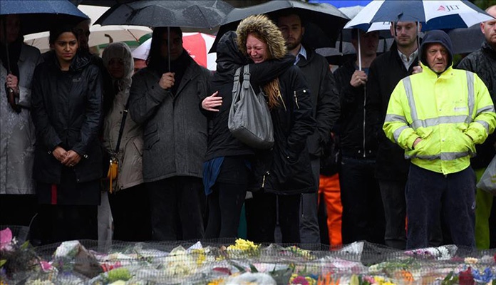 Minuta šutnje i cvijeće za žrtve u Londonu