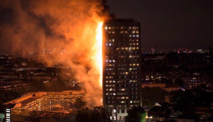 Ogroman požar uništio soliter u Londonu, povrijeđeno više osoba (VIDEO)