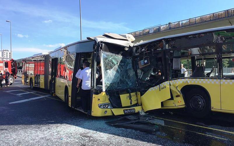 U sudaru dva metrobusa u Istanbulu povrijeđene 32 osobe