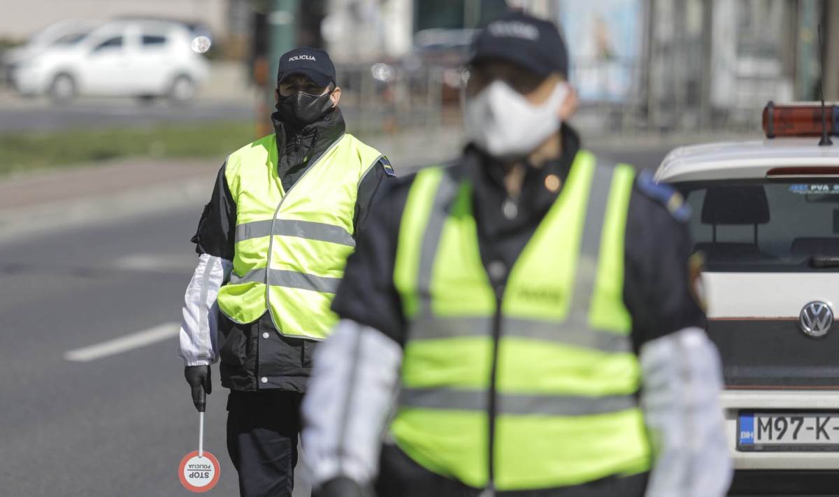 Čak 152 osobe kažnjene zbog nenošenja maske i držanja distance u KS