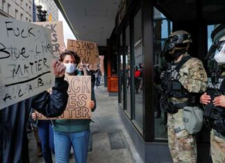 Američka Policija I Demonstranti