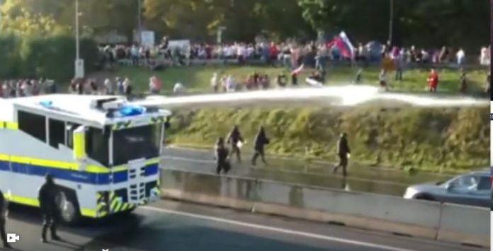 Slovenija Vodeni Top Protesti