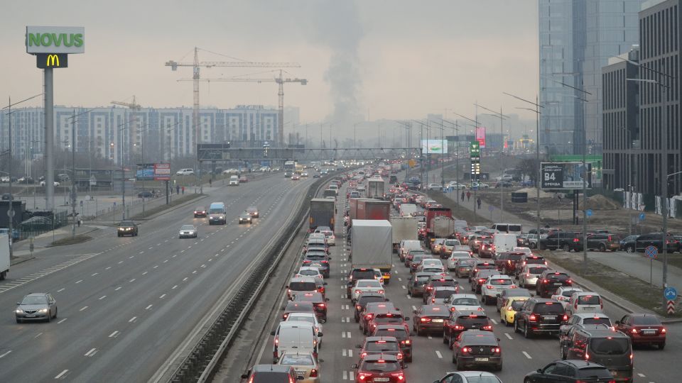 Long Queues In Kiev As Russian Troops Enter Ukraine