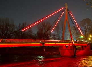 Jalijski Most Zenica Obojen U Crveno