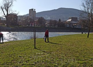 Clanovi Udruzenja Vedro Zenica U Akciji Ciscenja Smeca Na Kamberovica Polju