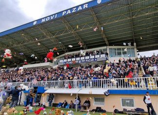 Novi Pazar Stadion, Navijači Bacaju Igračke