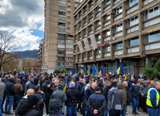 Protest ispred zgrade Gradske uprave u Zenici (Foto: Zenit.ba)