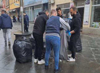 Studenti čiste Centar Grada Od Smeća