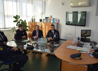 Ministar Unutrašnjih Poslova ZDK Emir Vračo I Policijski Komesar Admir Gazić Posjetili Policijsku Upravu IV U Tešnju Foto 1