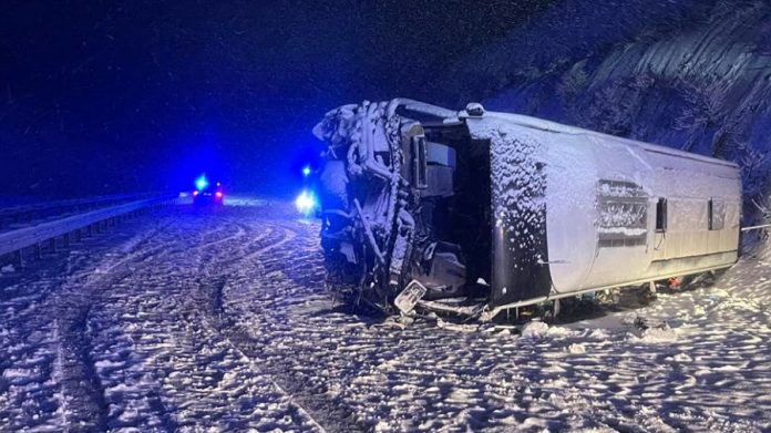 Autobus Snijeg Saobraćajna Nesreća